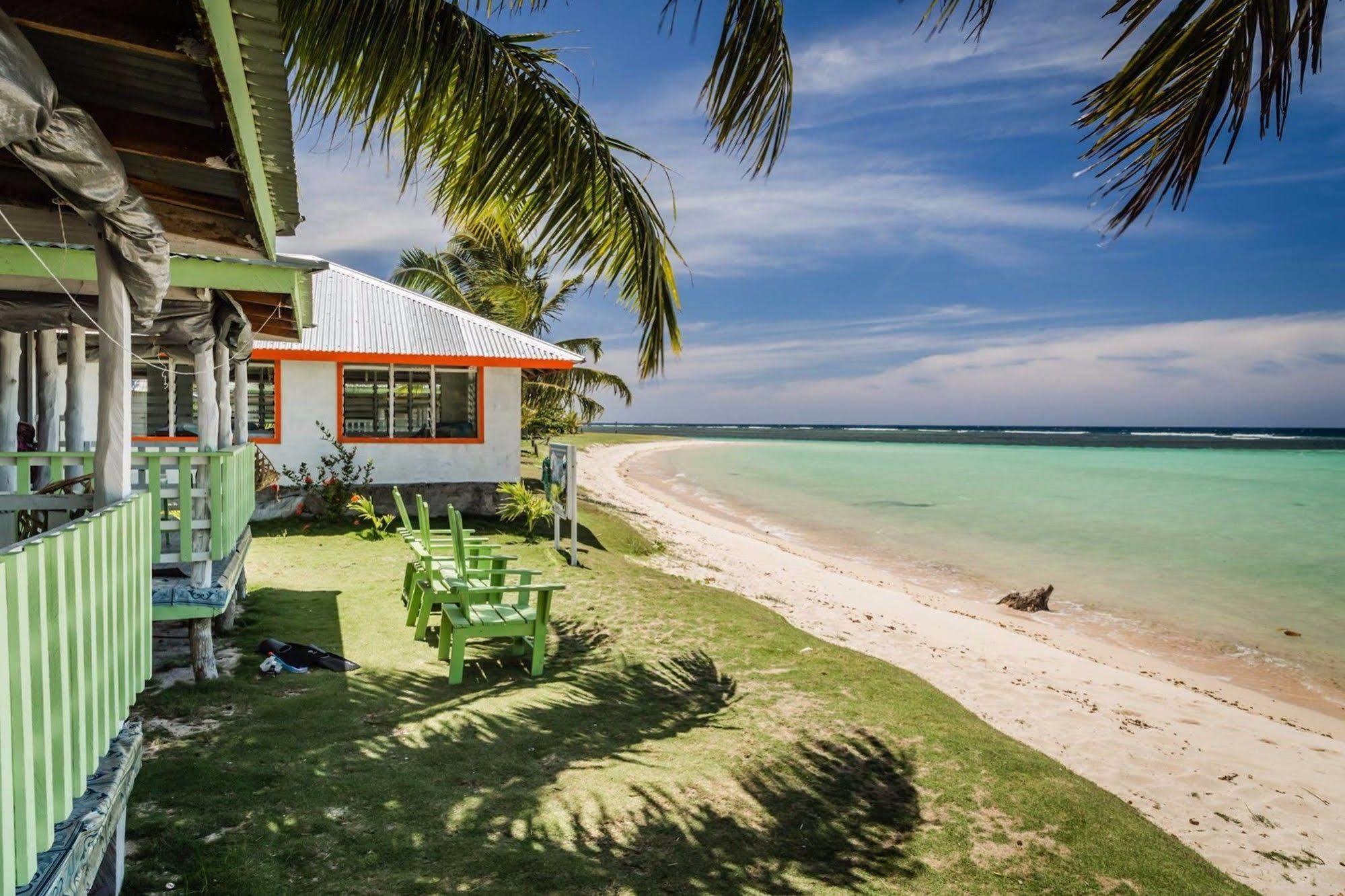 Tailua Beach Fales Manase Luaran gambar