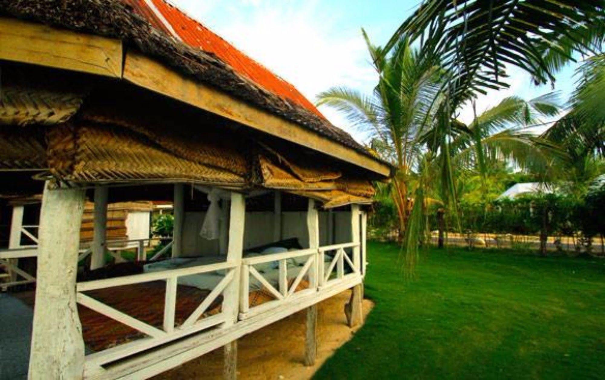 Tailua Beach Fales Manase Luaran gambar